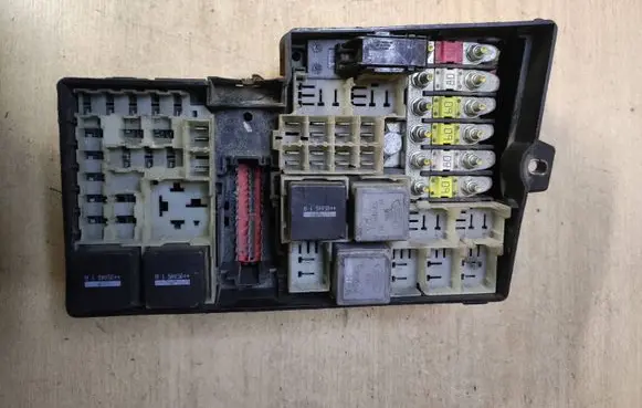 Ford Focus Fuse module BP4K66767 3M5T17A44AB 8688039