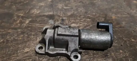 Volvo S80 Camshaft vanos timing valve 8670421