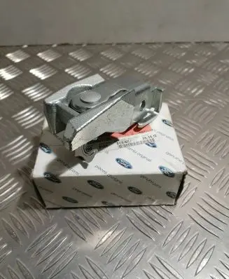 Ford Focus Engine mount bracket 1692924