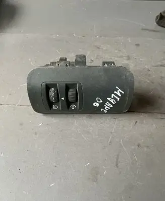 Renault Megane II Headlight level height control switch 8200176081