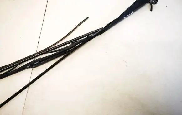 Peugeot 405 Front wiper blade arm 