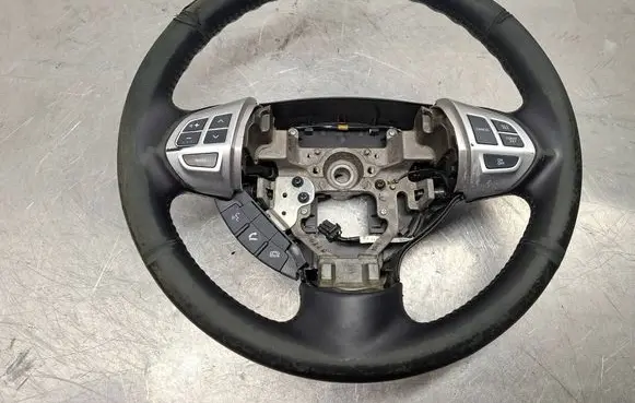 Mitsubishi Outlander Steering wheel
