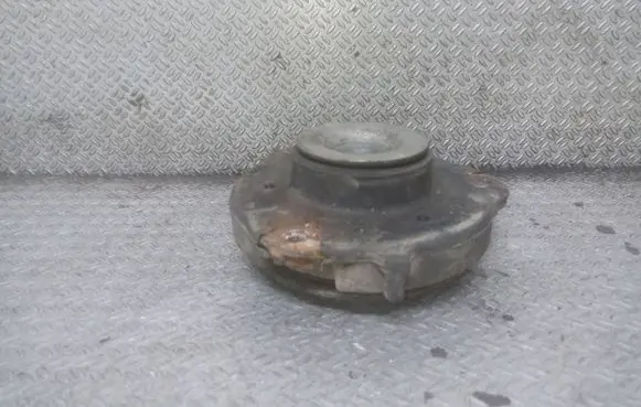 Volkswagen PASSAT B6 Front upper strut mount 