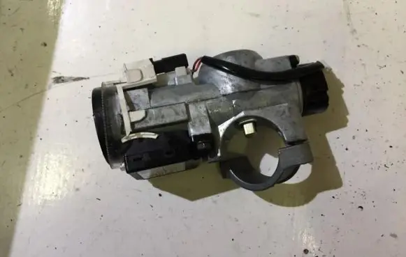Nissan Primera Ignition lock contact 