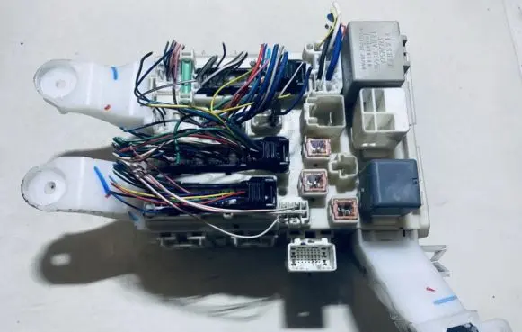 Toyota Auris 150 Fuse box set 8273002150a 82730-02150-a