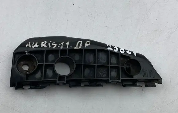 Toyota Auris 150 Front bumper mounting bracket 5253502041