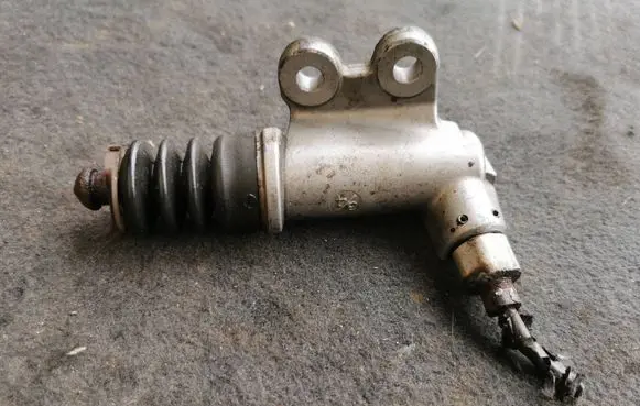 Honda Civic Clutch slave cylinder 
