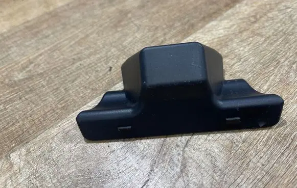 Land Rover Discovery 5 Centre console side trim rear HY3242660AC