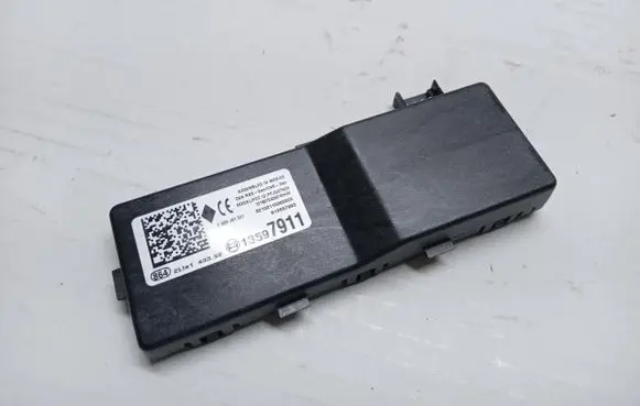 Opel Insignia A Door central lock control unit/module 13597911