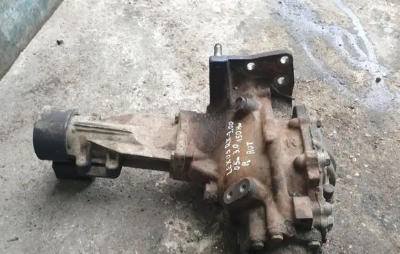Gearbox transfer box case