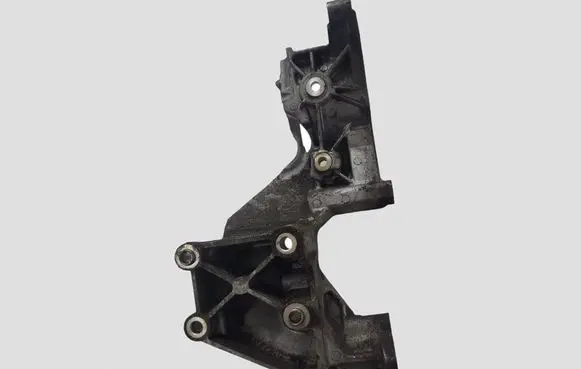 Hyundai Santa Fe Generator/alternator bracket