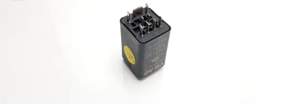 Volkswagen PASSAT B6 Other relay 038907281B