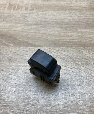 Toyota Avensis T250 Electric window control switch 8481005050