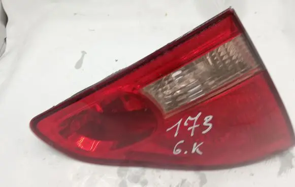 Toyota Avensis Verso Tailgate rear/tail lights NOCODE