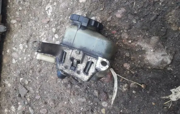 Toyota Avensis T220 Power steering fluid tank/reservoir