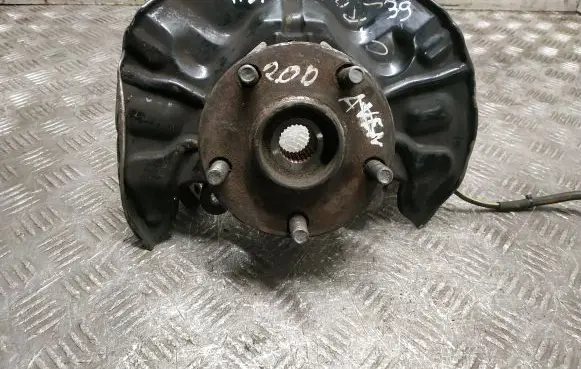 Toyota Corolla Verso E121 Front wheel hub