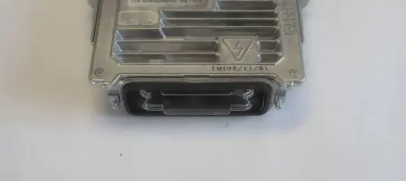 Peugeot Traveller Headlight ballast module Xenon 90035944