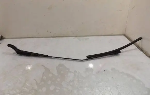 Peugeot 207 Front wiper blade arm