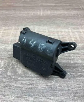 Audi A4 S4 B6 8E 8H Air flap motor/actuator 0132801306 663634N