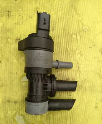 Peugeot 3008 II Other engine bay part 7595573