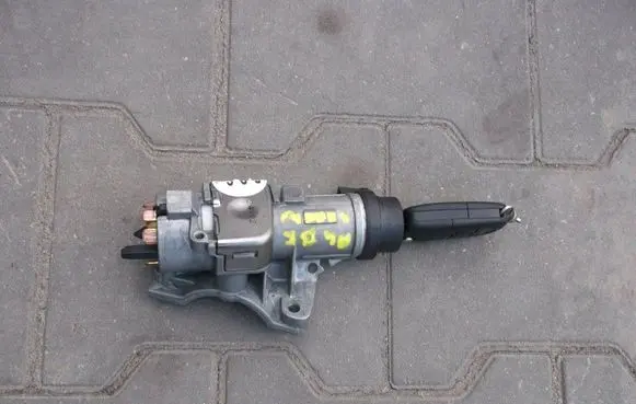 Audi A4 S4 B6 8E 8H Ignition lock