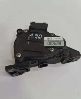 Volkswagen PASSAT B5.5 Accelerator throttle pedal 8D1721523F 6PV00837603