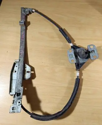 Volkswagen PASSAT B4 Rear door manual window regulator 357839401