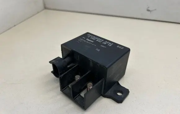 Mercedes-Benz E W211 Charging relay A0025423819 V23132A2001X14