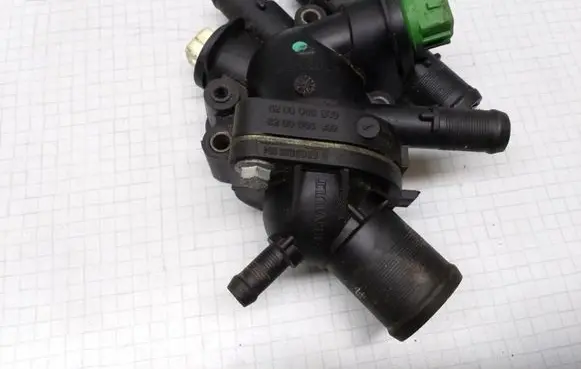 Renault Scenic I Thermostat/thermostat housing 8200065390 8200065392 38200065394