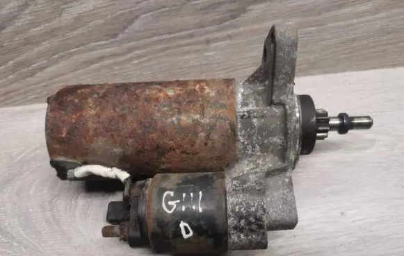 Volkswagen Golf III Starter motor