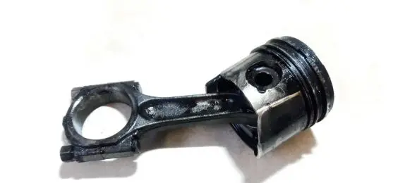 Citroen Xsara Picasso Piston with connecting rod