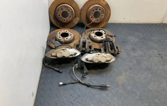 BMW 3 F30 F35 F31 Brake discs and calipers set 6865537
