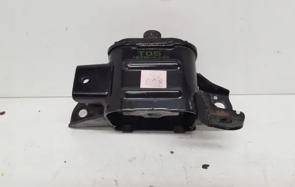 Engine mount vacuum valve