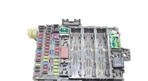 Honda CR-V Fuse module T1EE111