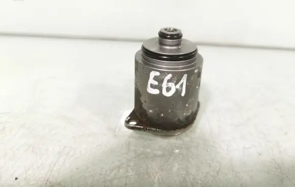 BMW 5 E60 E61 Fuel pressure regulator 02258122