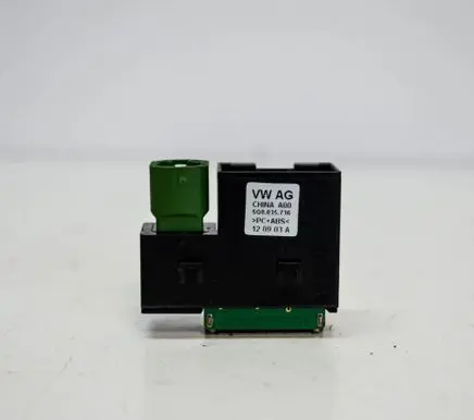 Volkswagen Golf VII AUX in-socket connector 5Q0035736