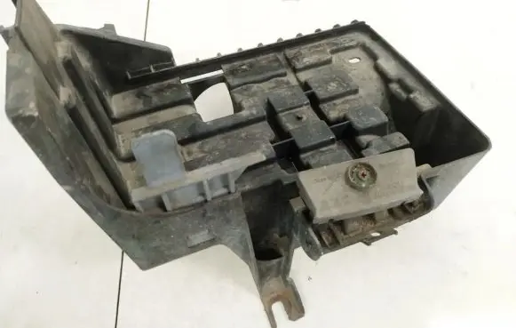 Battery box tray