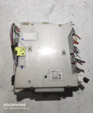 Lexus IS 220D-250-350 Fuse module 8273053050