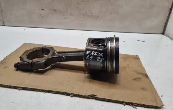 Opel Zafira B Piston with connecting rod 082214
