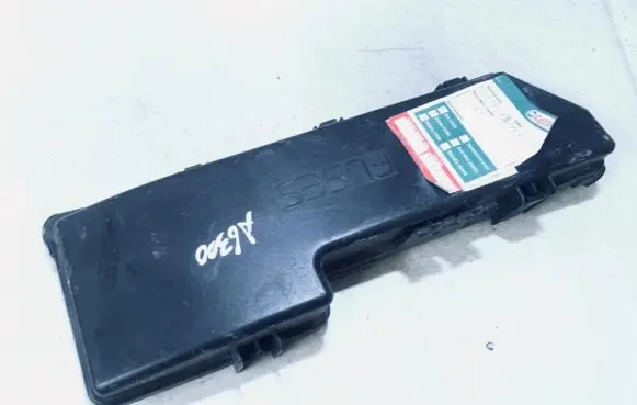 Volvo V70 Fuse box cover 9494211 08676261