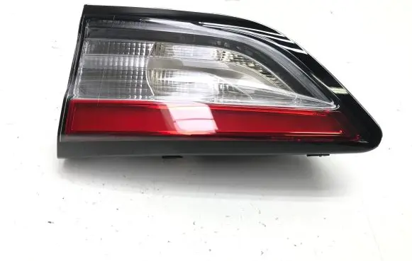 Tailgate rear/tail lights