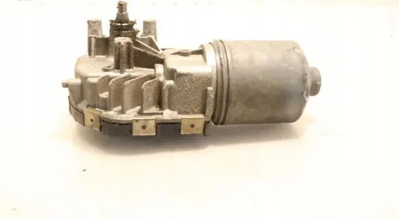 Volkswagen Golf V Wiper motor 0390241937