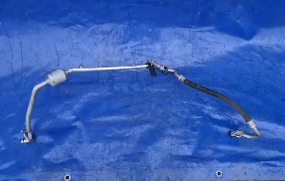 Toyota Urban Cruiser (XP110) Air conditioning (A/C) pipe/hose