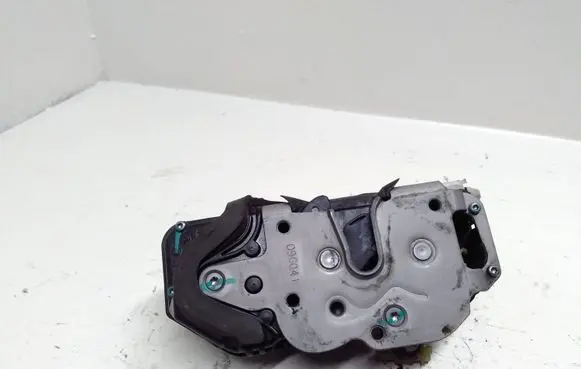 Opel Insignia A Front door lock 13503781