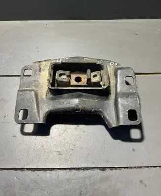 Ford Focus Engine mount bracket 
