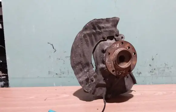 BMW 5 E60 E61 Front wheel hub 6760953L