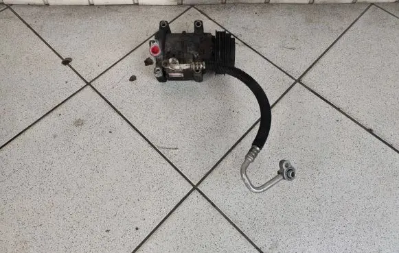 Chrysler Town & Country V Air conditioning (A/C) compressor (pump)
