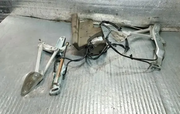 Volkswagen Phaeton Tailgate hinge 
