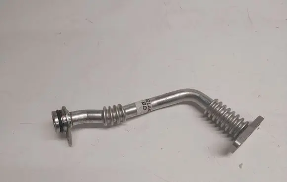 Volkswagen Tiguan Turbo turbocharger oiling pipe/hose 04L145736E