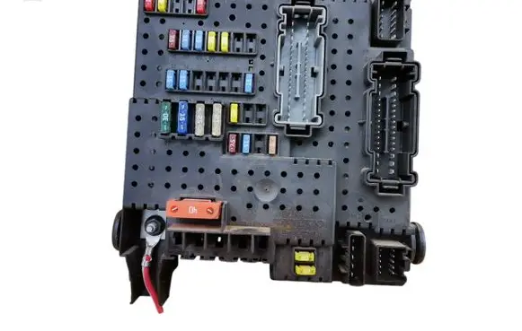 Volvo XC90 Fuse module 30728512 28017881 06W332